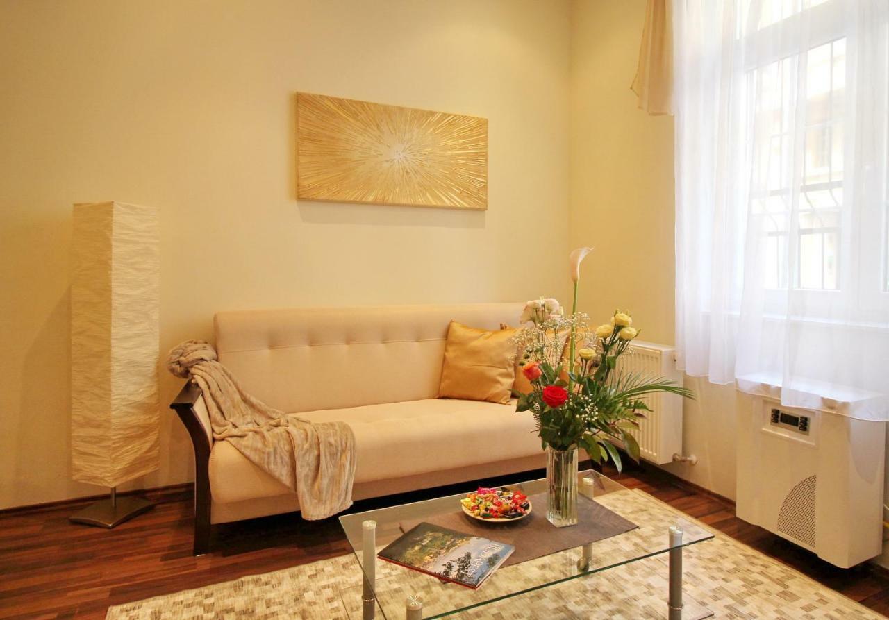 Castle Court Apartment Budapest Bagian luar foto