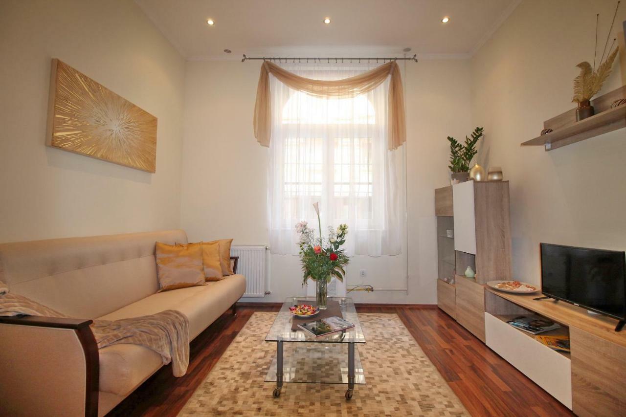 Castle Court Apartment Budapest Bagian luar foto