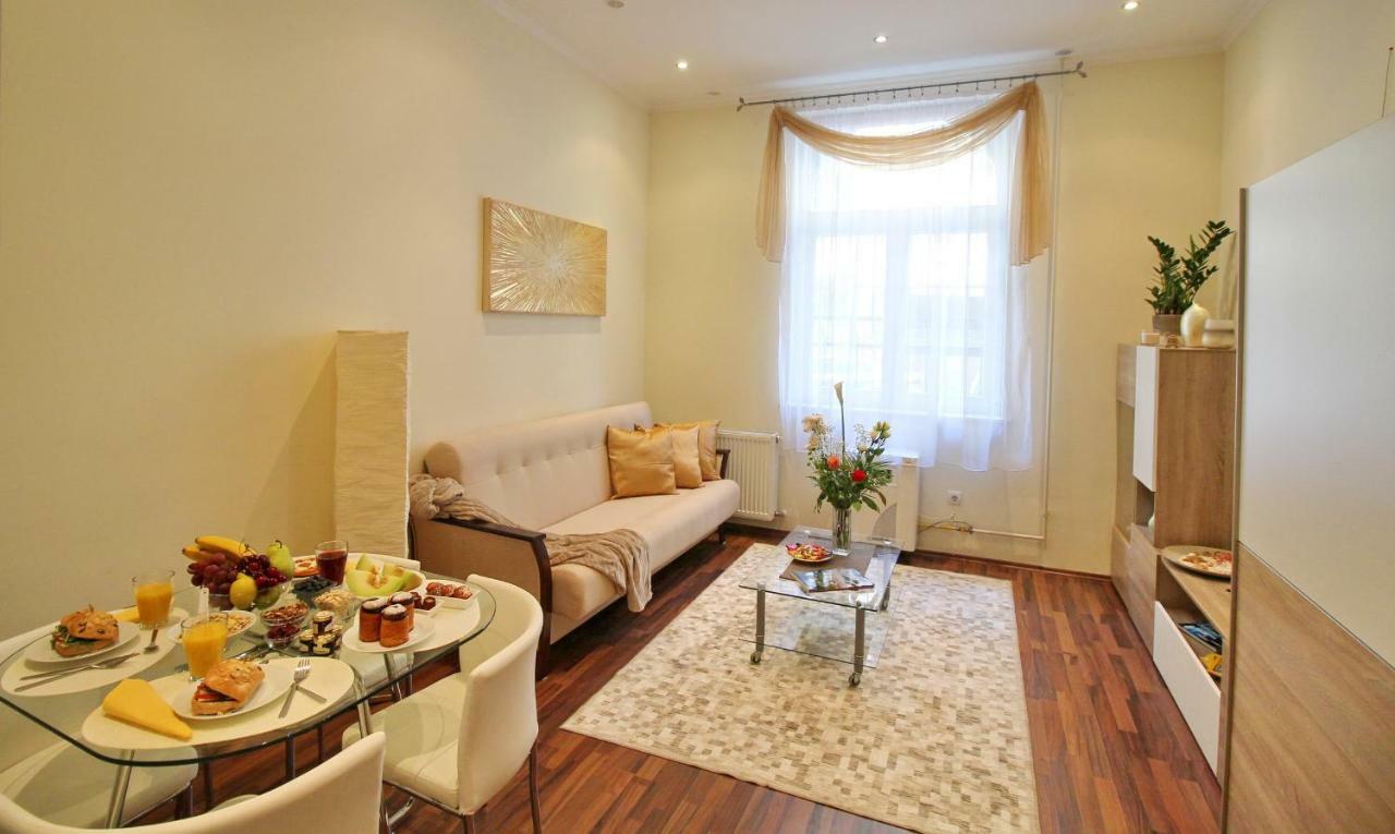 Castle Court Apartment Budapest Bagian luar foto