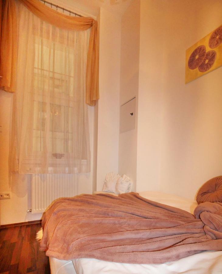 Castle Court Apartment Budapest Bagian luar foto